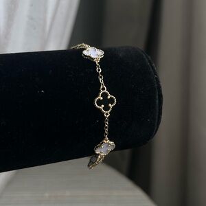 Mini alternating black and White Clover Bracelet